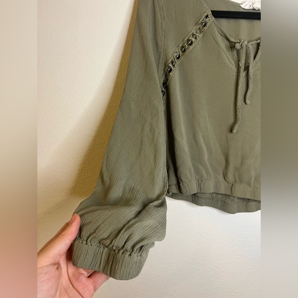 Hippie Rose Green Crop Blouse - Picture 4 of 5